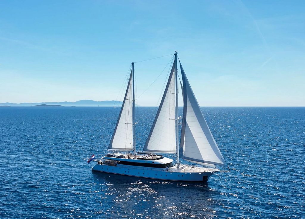 MS Custom made 43.5m „Aurum Sky" – Ansicht 2