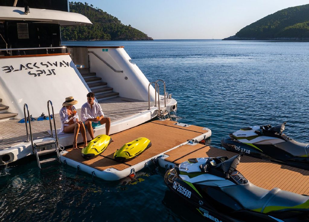 MV Custom Line 50m „Black Swan" – Ansicht 7