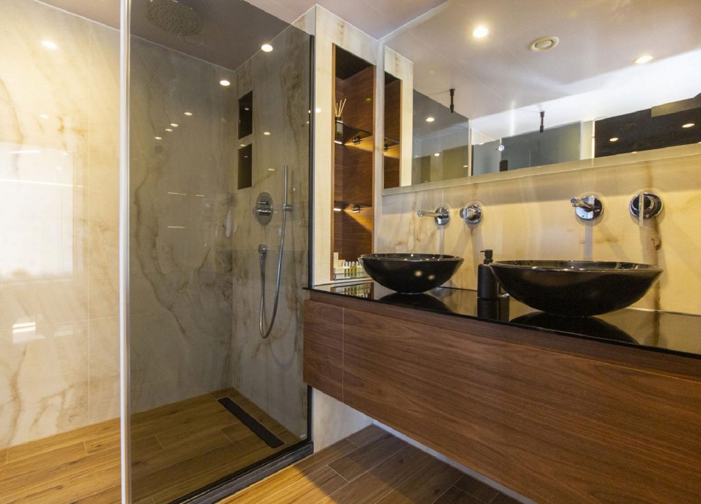 MV Custom Line 52M „Anthea" – Bad