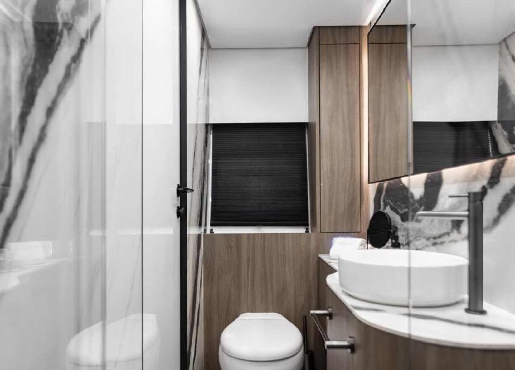 Moon Yacht „Seabarit LX" – Bad