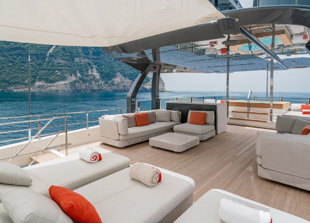 Custom Line Navetta 33 „Diana II" – Deck