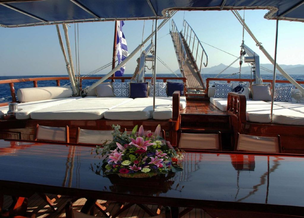 Custom built 38 „Matina" – Deck
