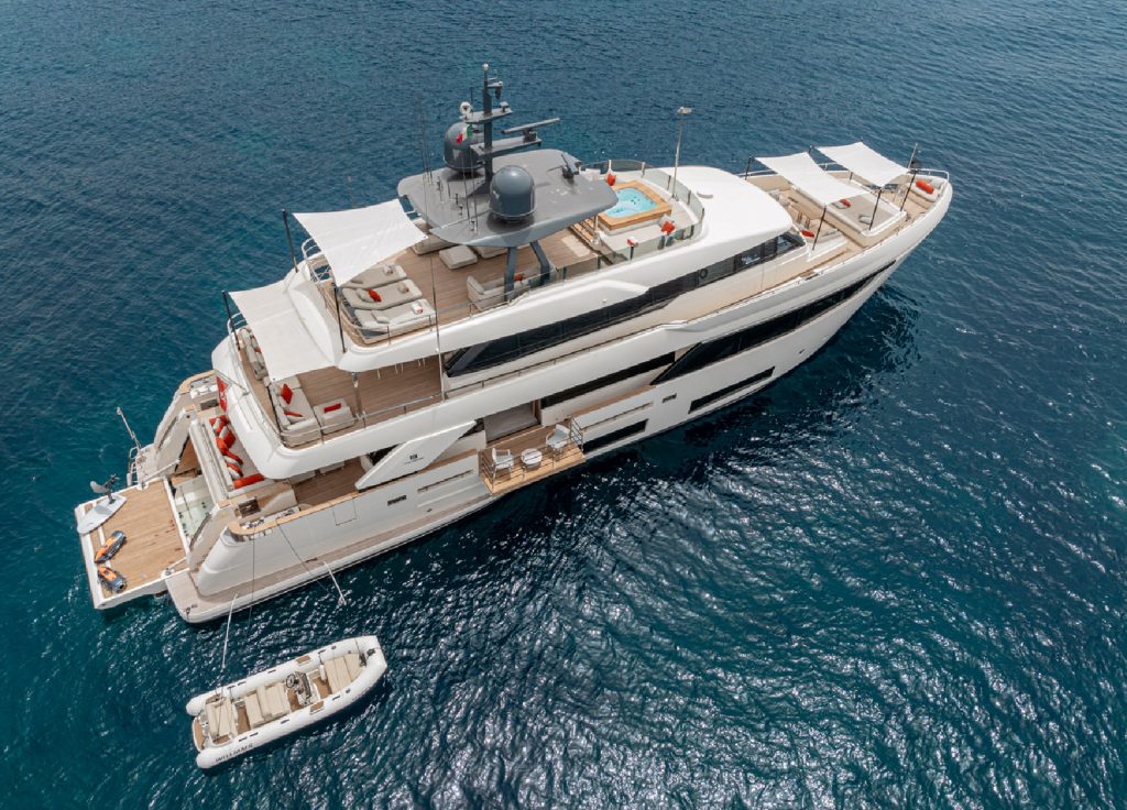 Custom Line Navetta 33 „Diana II" – Ansicht 2