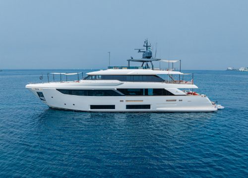 Luxusyacht Custom Line Navetta 33 „Diana II"