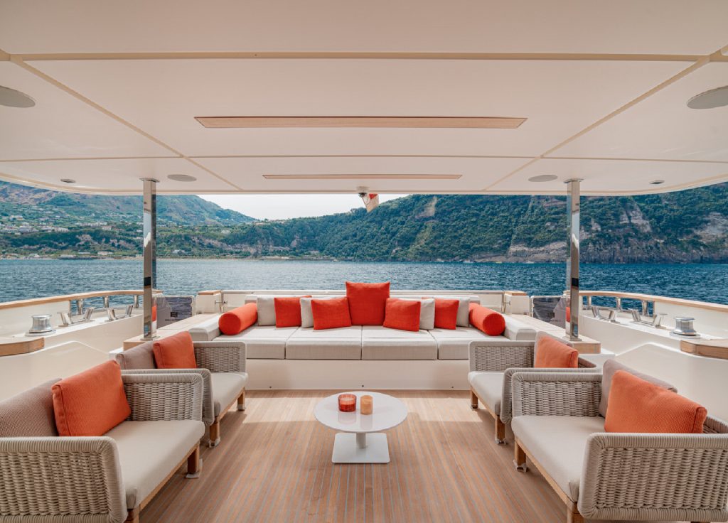 Custom Line Navetta 33 „Diana II" – Lounge