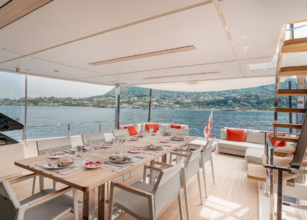 Custom Line Navetta 33 „Diana II" – Deck