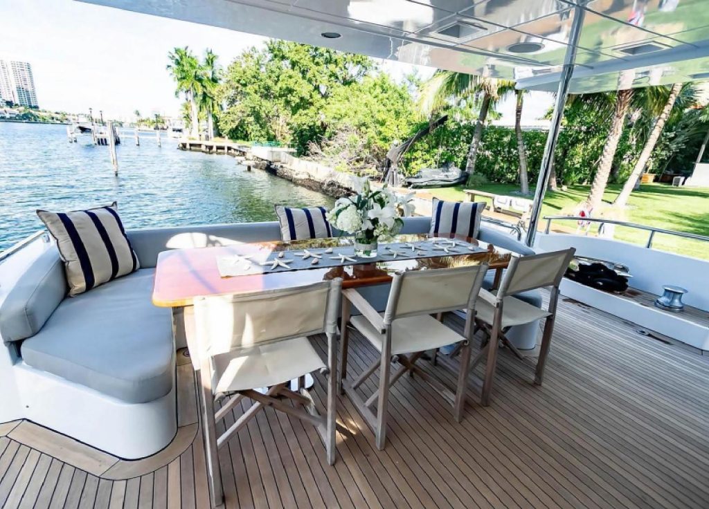 Azimut 88 „La Fenice" – Deck