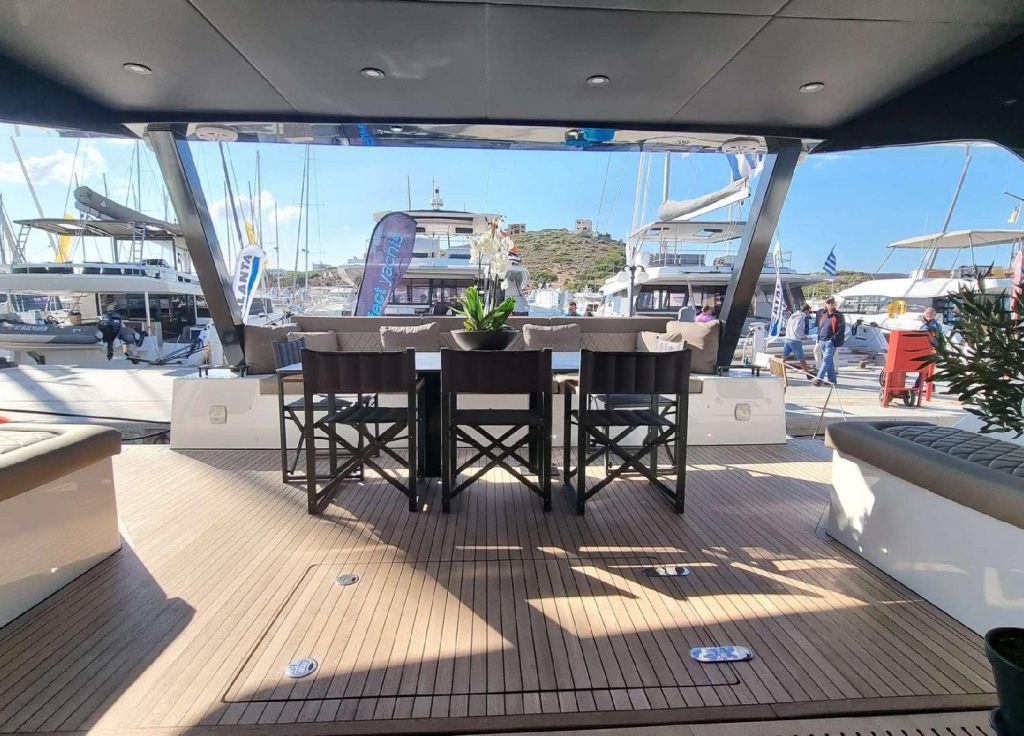 Moon Yacht „Seabarit LX" – Deck