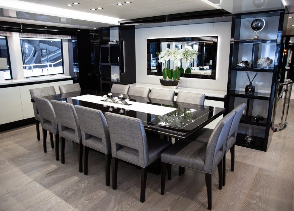Sunseeker 131 "Sonishi" – Essbereich