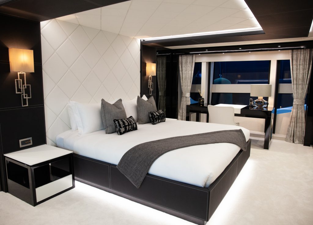 Sunseeker 131 "Sonishi" – Mastersuite