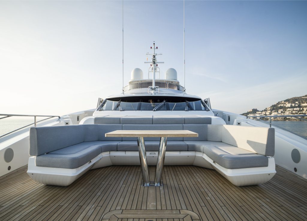 Sunseeker 40m "Berco Voyager" – Bug