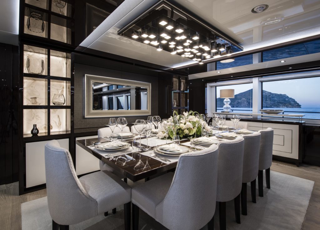 Sunseeker 40m "Berco Voyager" – Essbereich