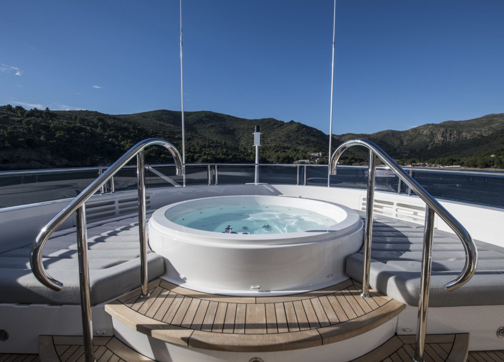 Sunseeker 40m "Berco Voyager" – Jacuzzi