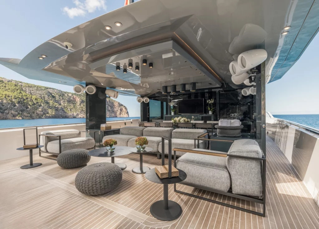 Arcadia 85 "Dhamma II" – Lounge
