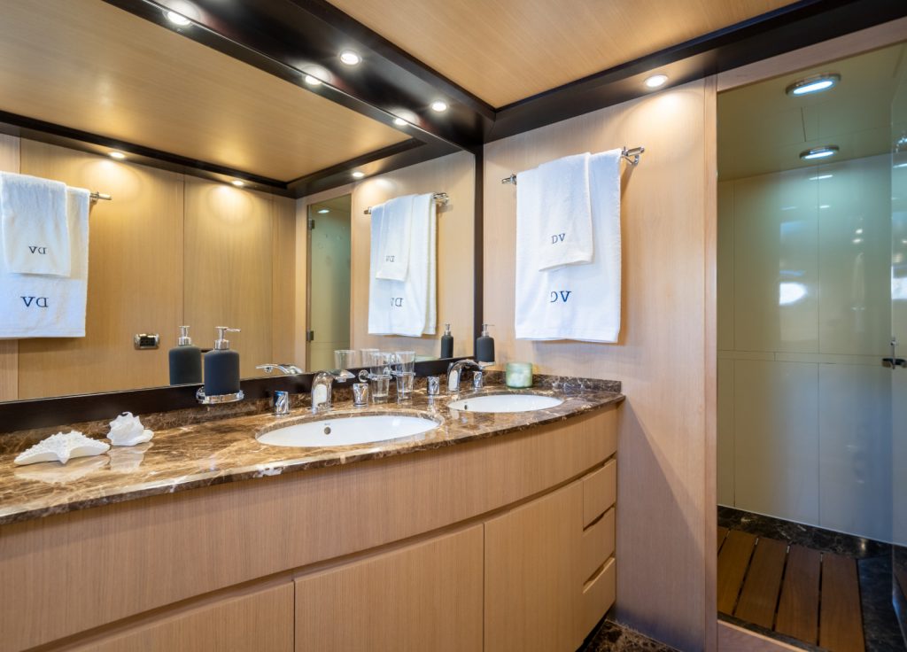 Astondoa 102 GLX "Dolce Vita IV" – Bad