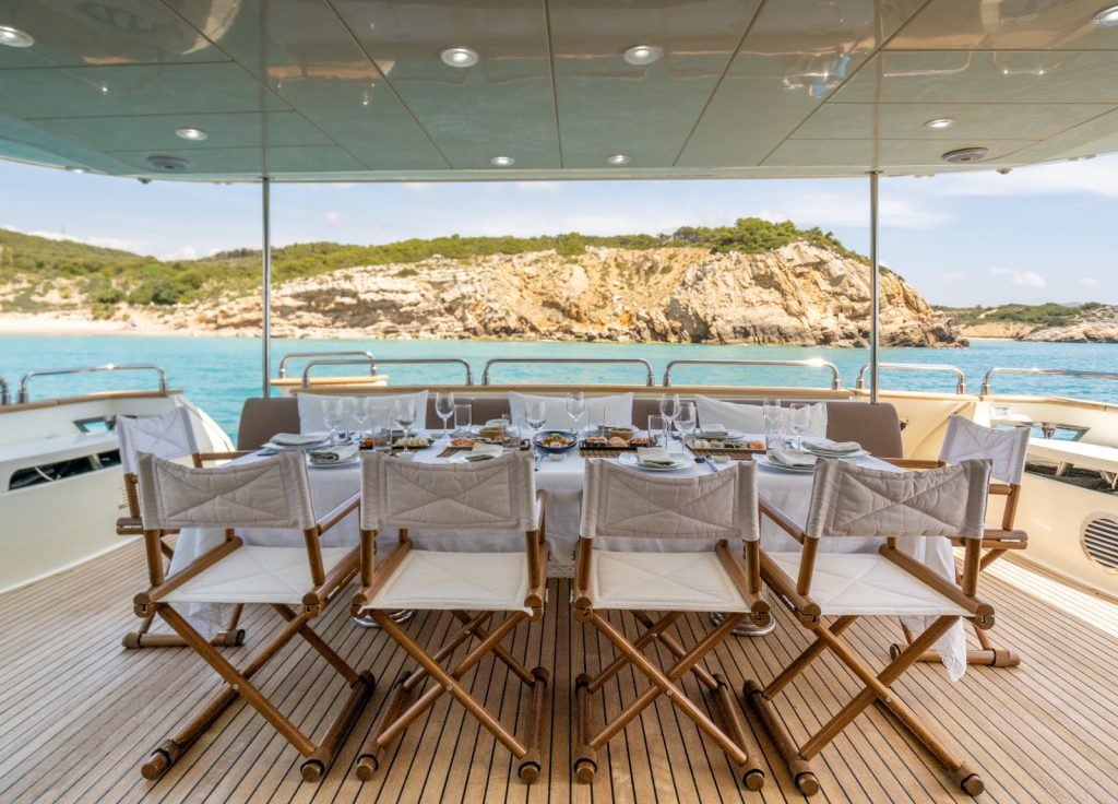 Astondoa 102 GLX "Dolce Vita IV" – Essbereich