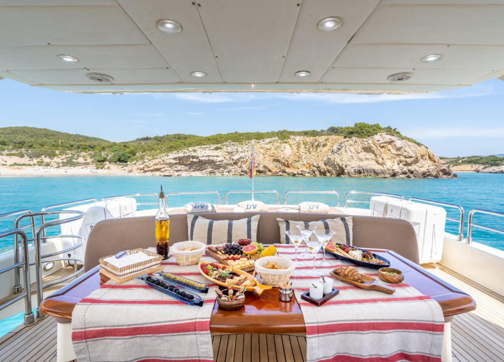 Astondoa 102 GLX "Dolce Vita IV" – Essbereich