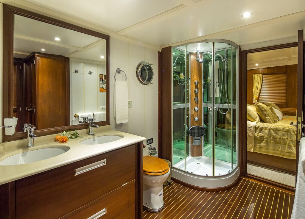 Aegean Yachts 131 "Donna Del Mare" – Bad