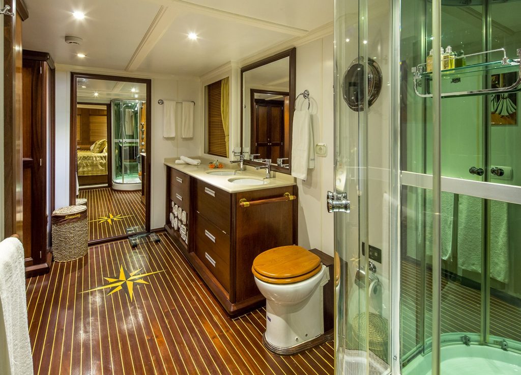 Aegean Yachts 131 "Donna Del Mare" – Bad