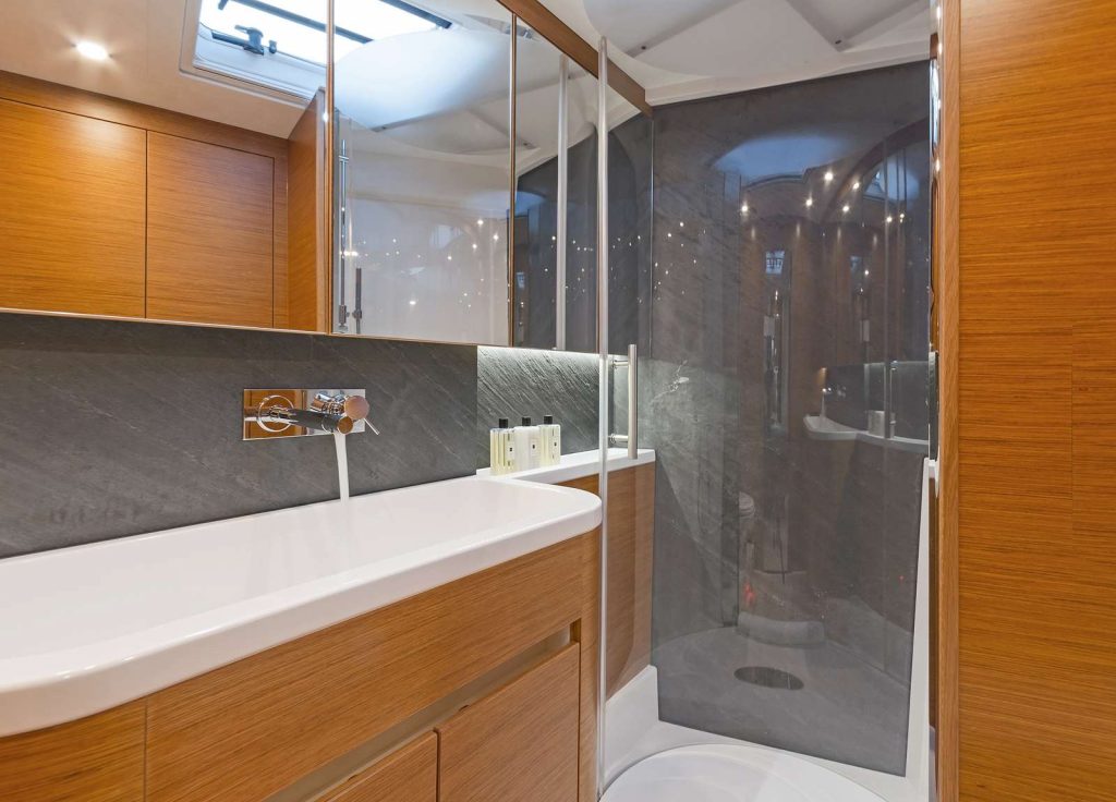 Hanse 675 "Alizee" – Bad
