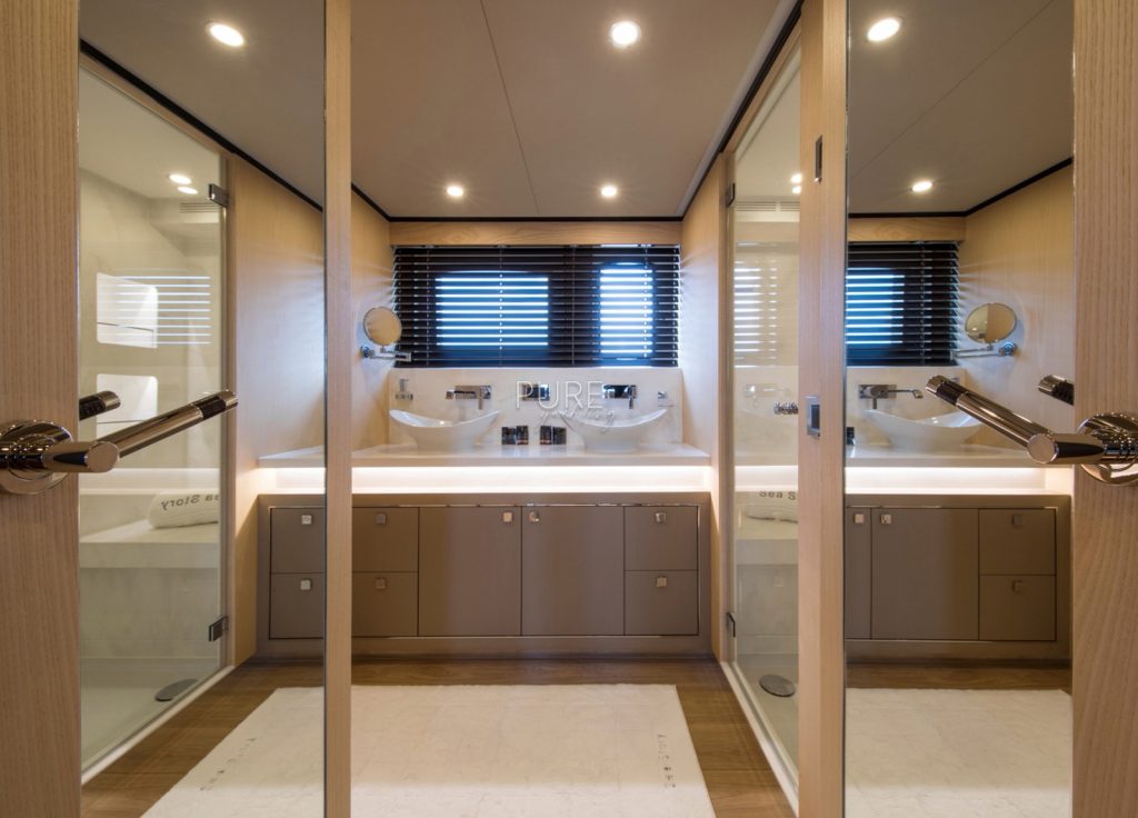 Vanquish 82 “Sea Story” – Bathroom