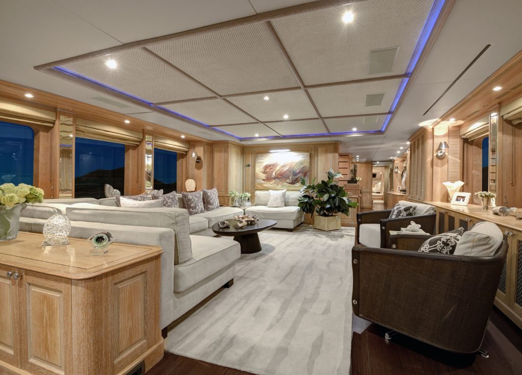 Benetti Classic 120 "Quest R" – Salon