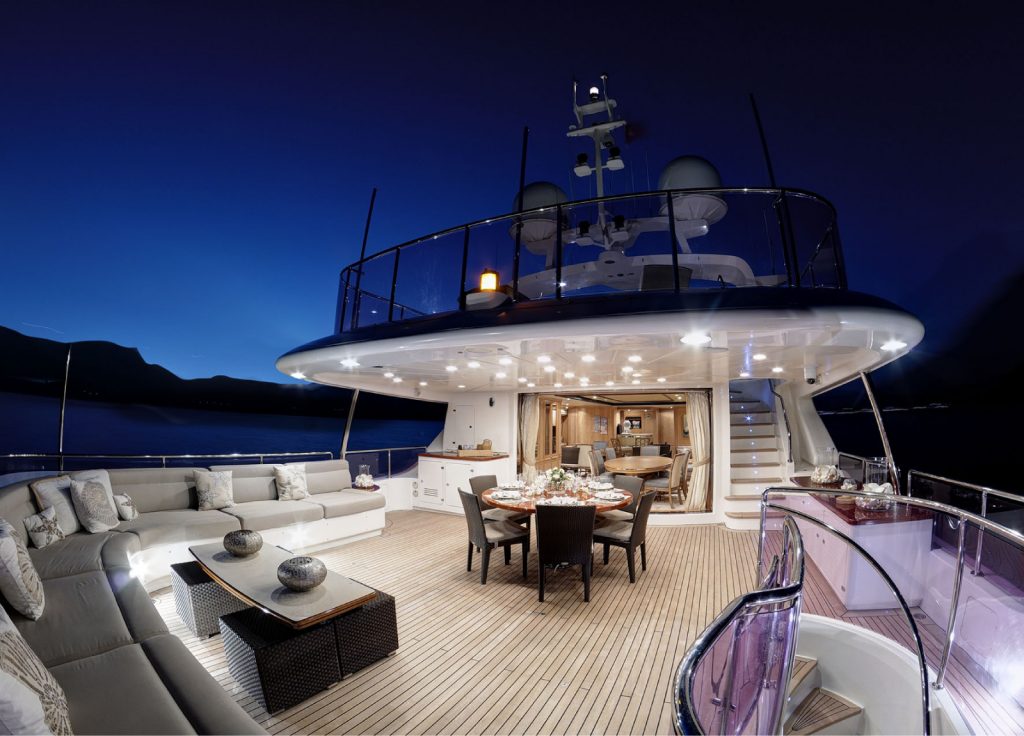 Benetti Classic 120 "Quest R" – Oberdeck