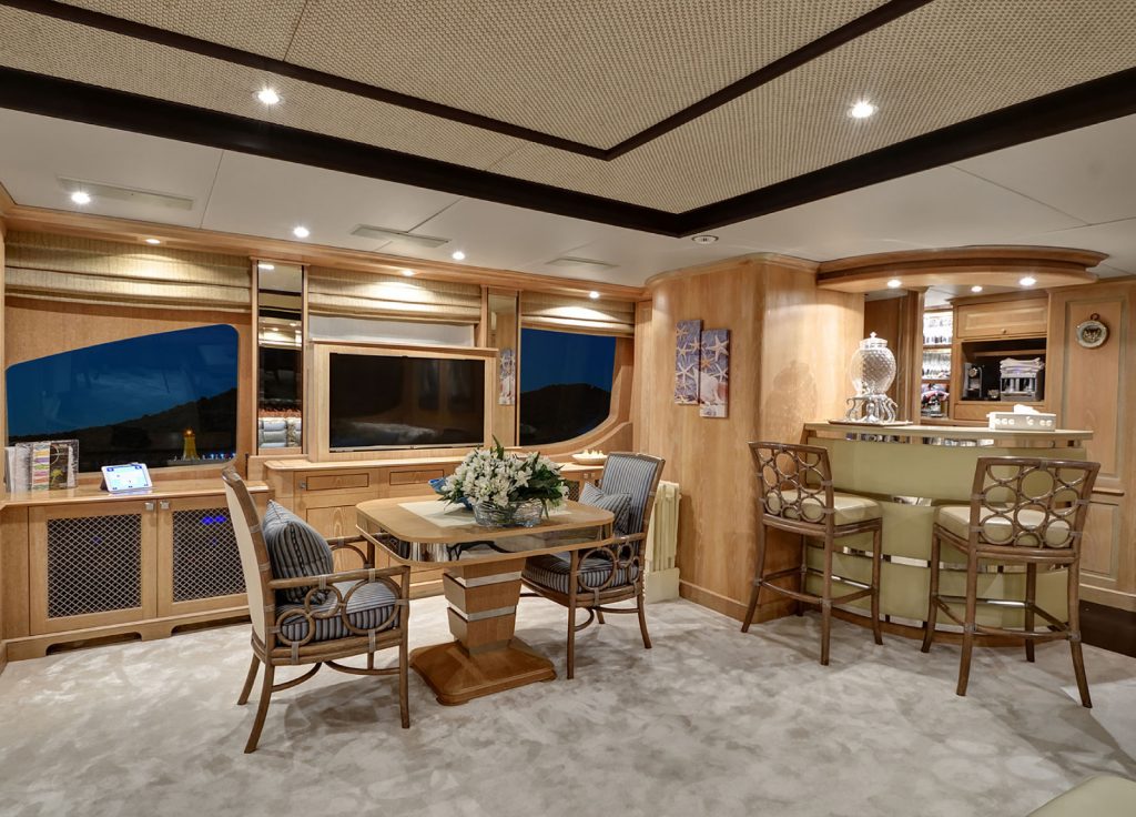 Benetti Classic 120 "Quest R" – Oberdeck