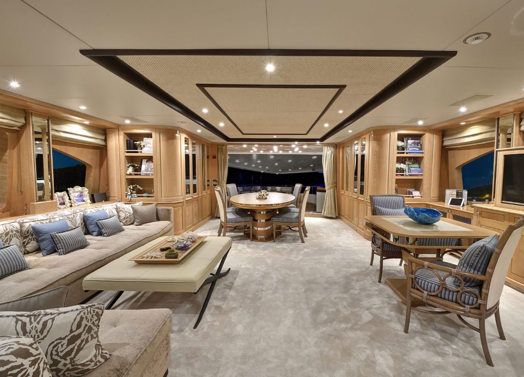 Benetti Classic 120 "Quest R" – Oberdeck