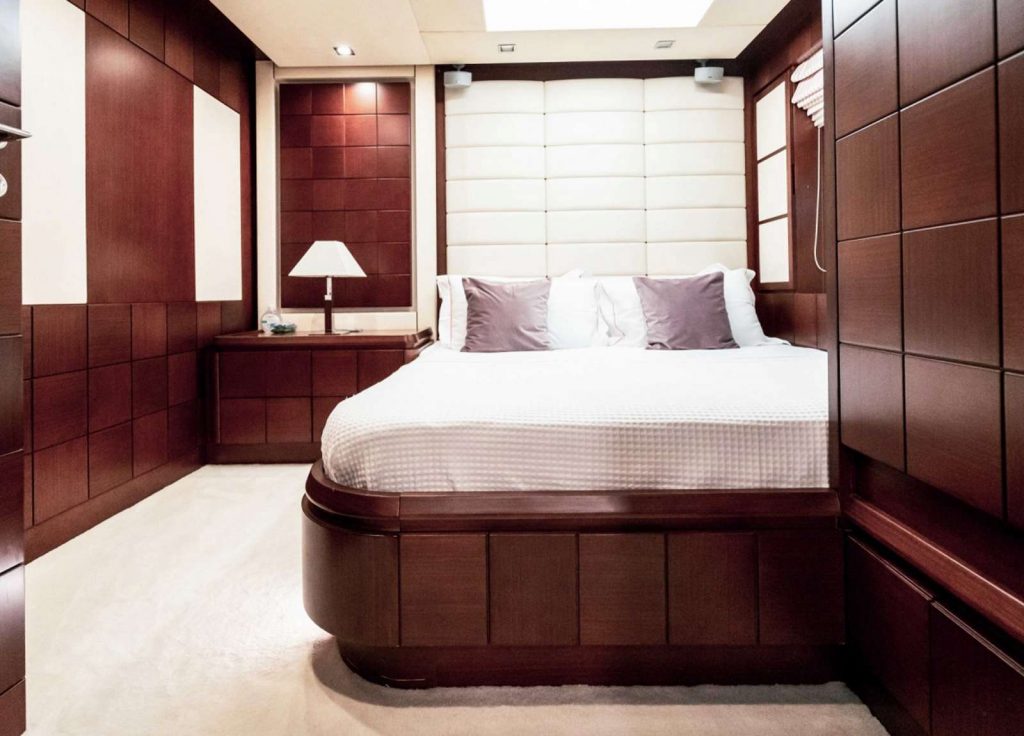 Azimut 29,9M "KOUKLES" – Kabine