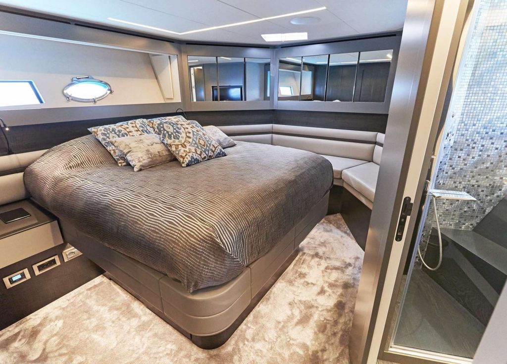 Pershing 9X "Baloo III" – Kabine