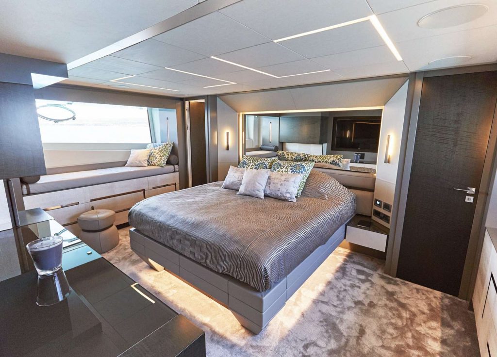 Pershing 9X "Baloo III" – Kabine