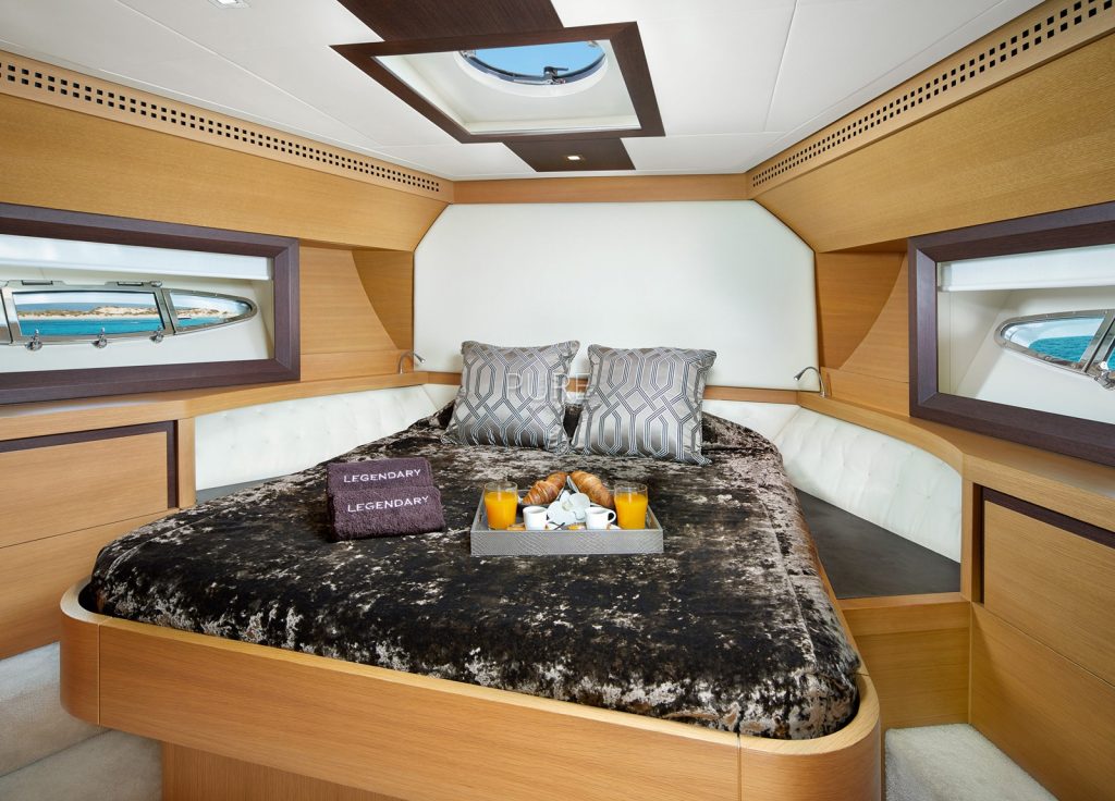 Pershing 72 “Legendary” – cabin