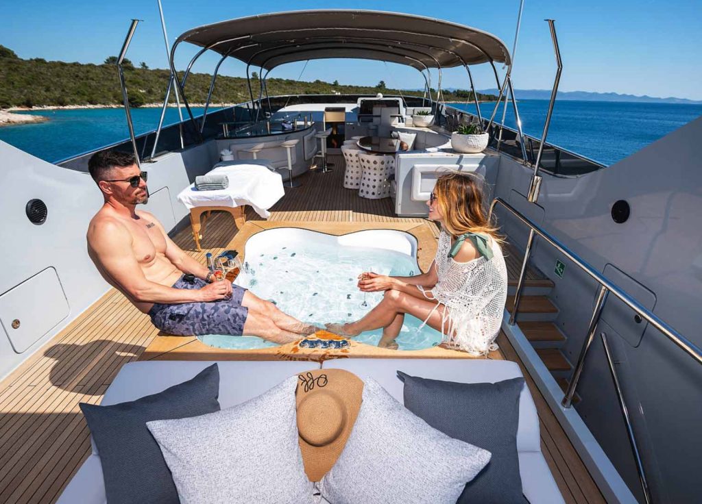 Admiral 35 "Anavi" – Jacuzzi