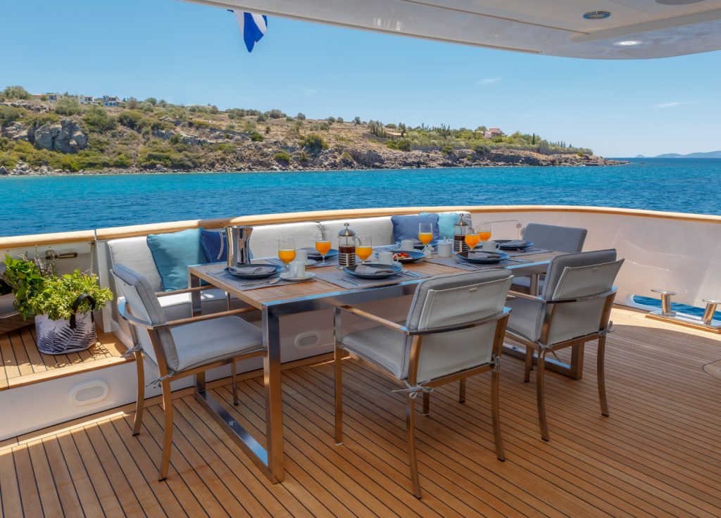 Cantieri di Pisa Akhir 100 "Shooting Star" – Essbereich
