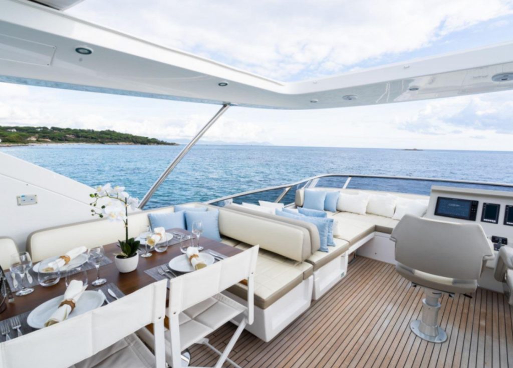 Azimut 72 Fly "Mineira" – Flybridge