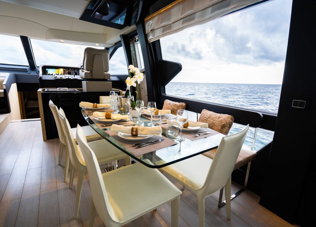 Azimut 72 Fly "Mineira" – Essbereich