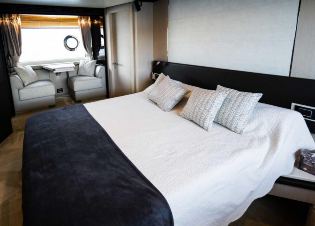 Azimut 72 Fly "Mineira" – Mastersuite