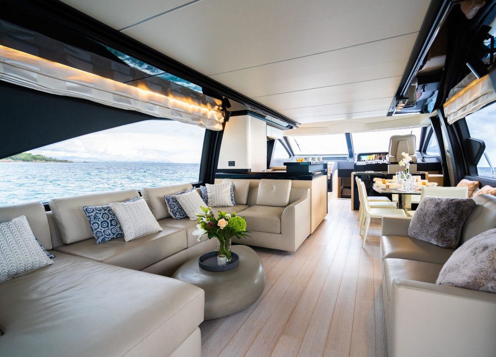 Azimut 72 Fly "Mineira" – Salon