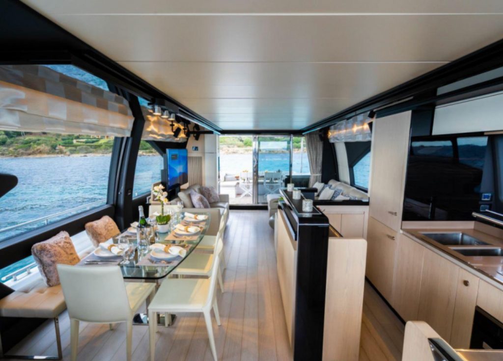 Azimut 72 Fly "Mineira" – Salon