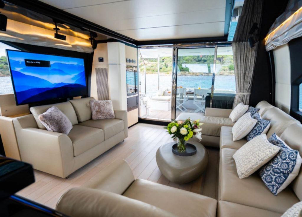 Azimut 72 Fly "Mineira" – Salon