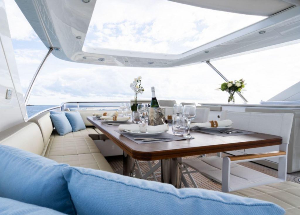 Azimut 72 Fly "Mineira" – Flybridge
