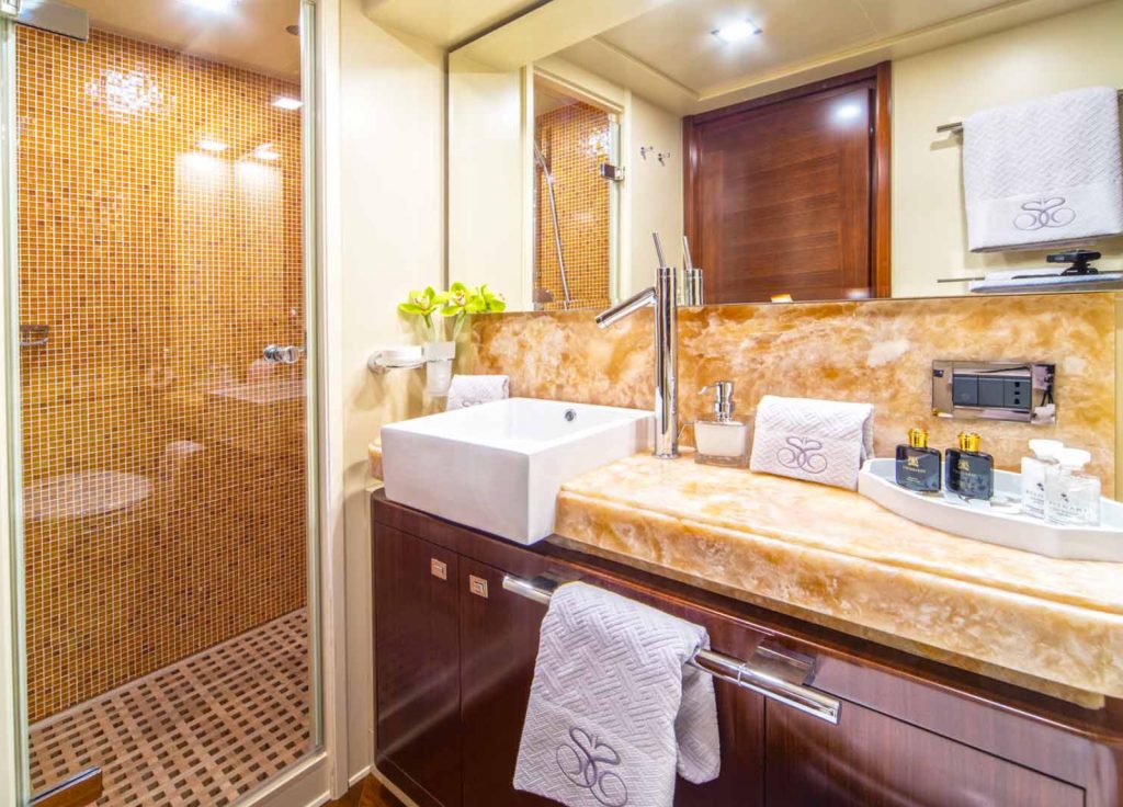Ferretti Navetta 33 "Seventh Sense" – Bad
