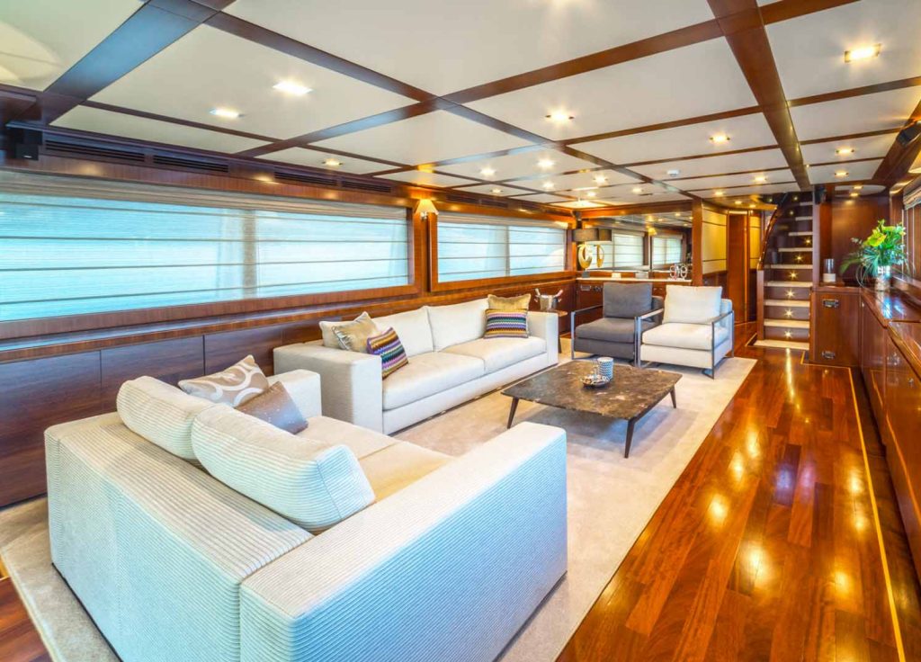 Ferretti Navetta 33 "Seventh Sense" – Salon