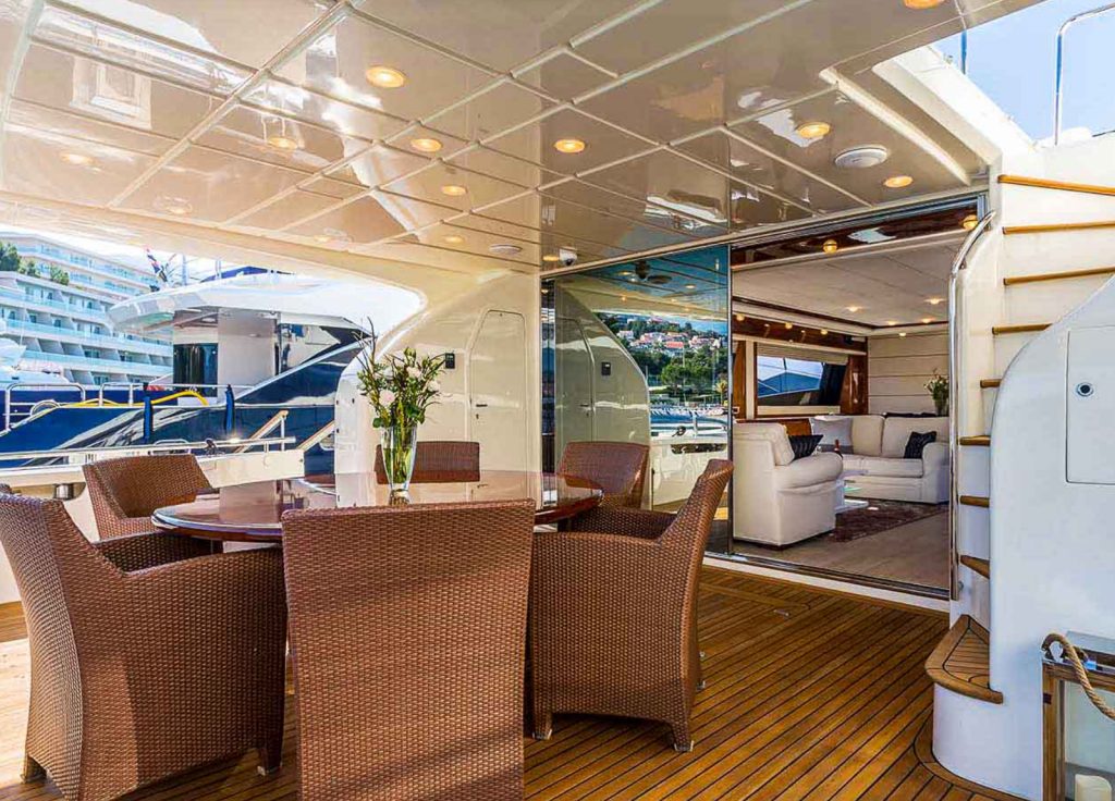 Ferretti 880 "Miss Katariina" – Achterdeck