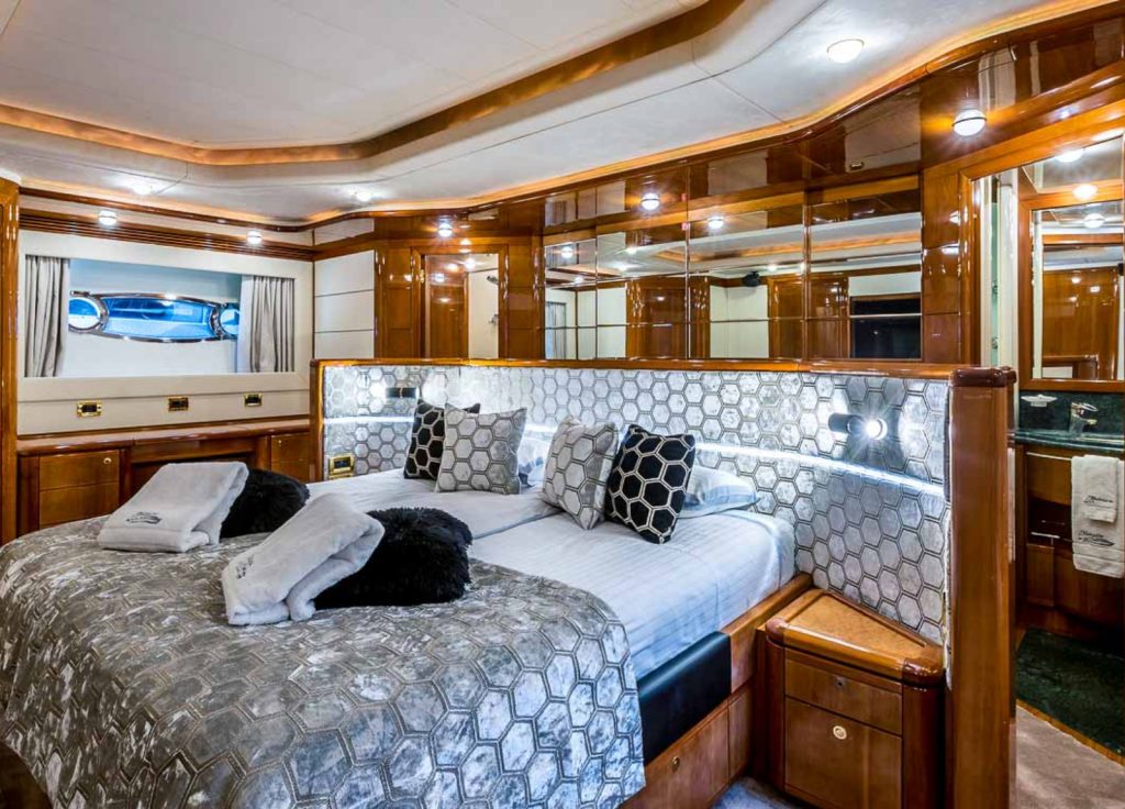 Ferretti 880 "Miss Katariina" – Mastersuite