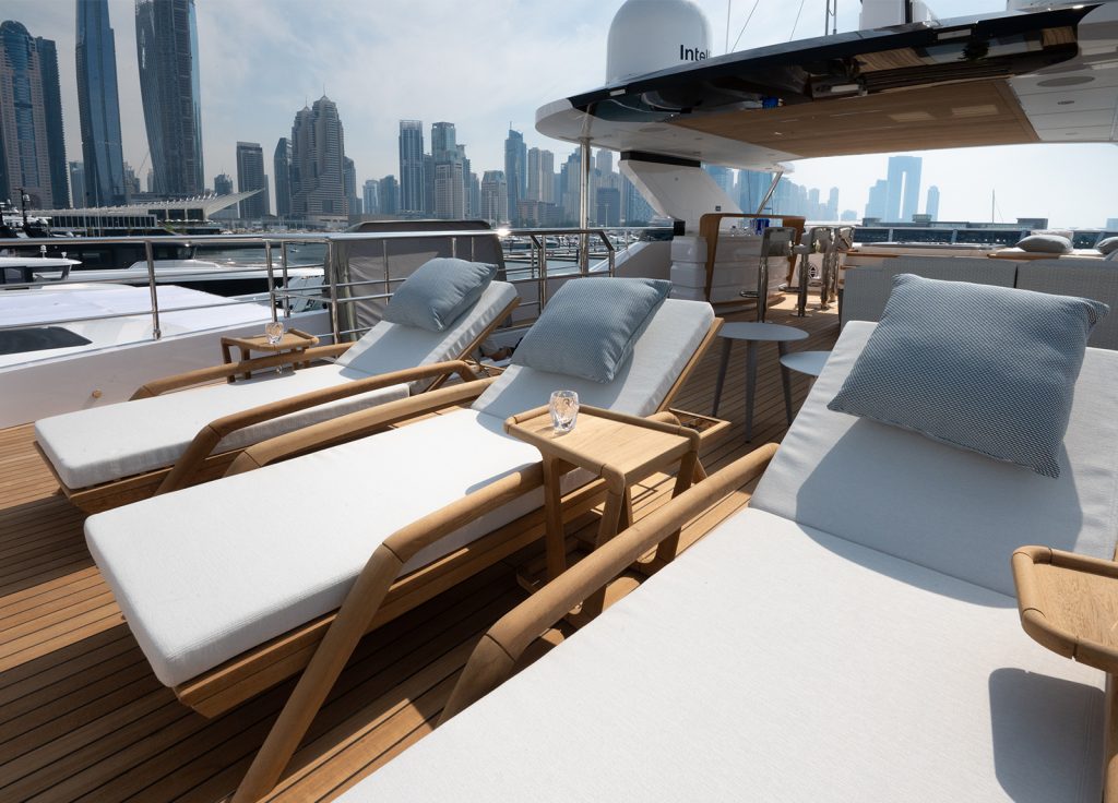 Majesty 120 "Olivia" – Oberdeck