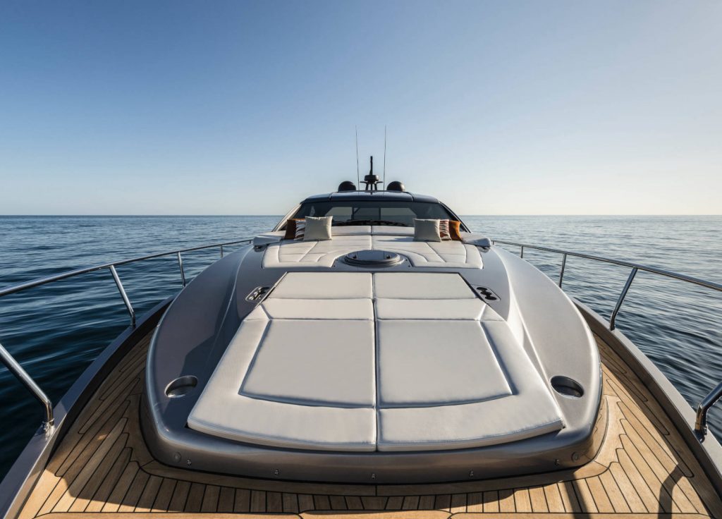 Pershing 6X "Saints" – Vordeck