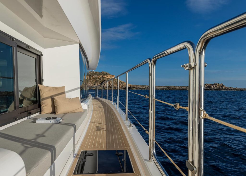 Silent Yachts "Silent Dream" – Lounge