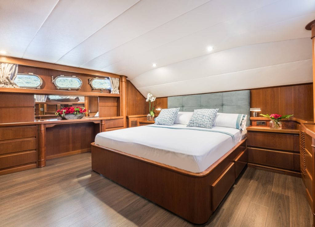 CRN Ancona 34m "Spirit of MK" – Kabine
